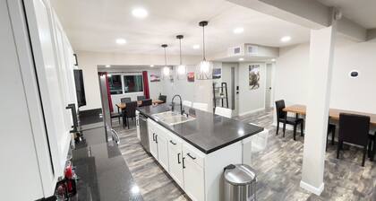 TheSaguaroSanctuary:FREE*HeatedPool,5BD,3BA,Pool Table,Grill,6 TV's,AC,CottonBedding,Remodeled