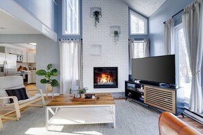 Televisión, chimenea, futbolito, estéreo