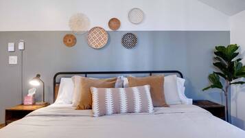 4 Schlafzimmer, Schreibtisch, Bügeleisen/Bügelbrett, Reisekinderbett