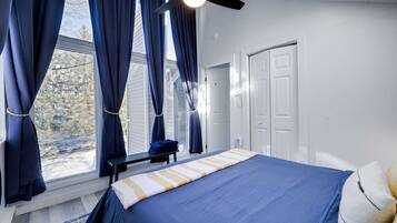 4 bedrooms, desk, iron/ironing board, travel crib