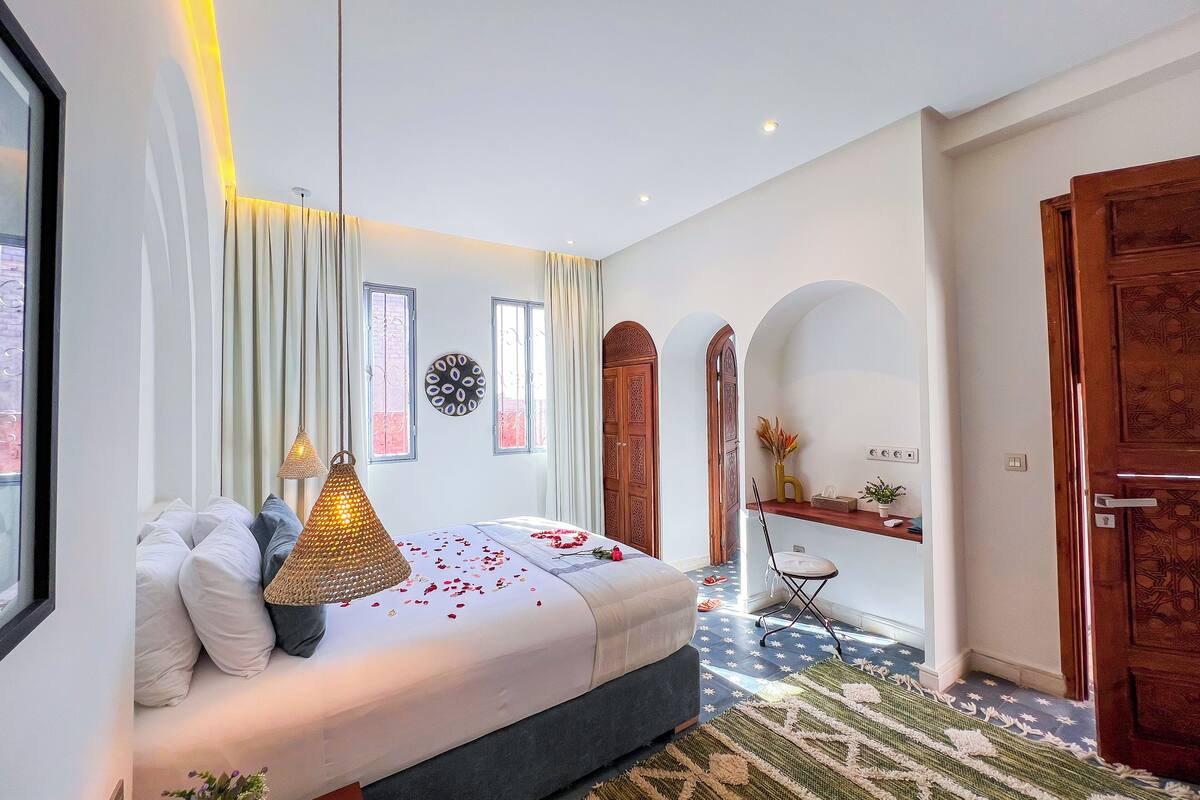 Deluxe Double Room | 1 bedroom, pillowtop beds, free WiFi, bed sheets