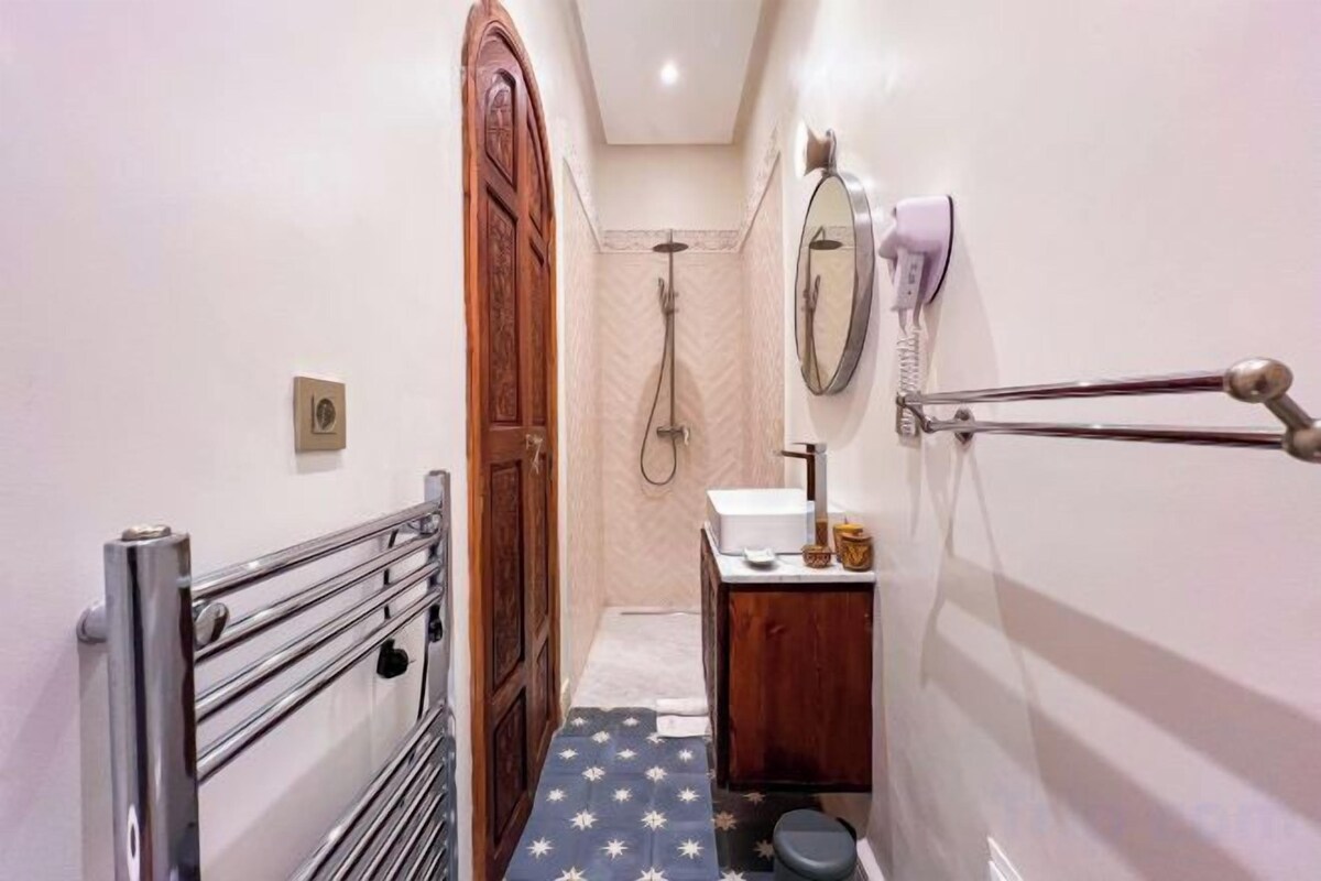 Bathroom | Shower, hair dryer, bidet, towels