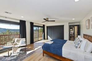 5 bedrooms, iron/ironing board, travel cot, free WiFi - Modern Lakeview Lodge, Game Room, Soaker Tub + Decks (Lake Arrowhead)