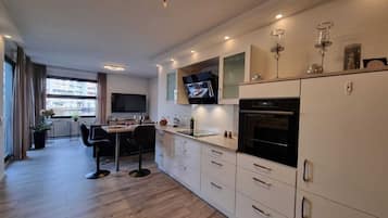 Refrigerador, microondas, horno, placa de cocina
