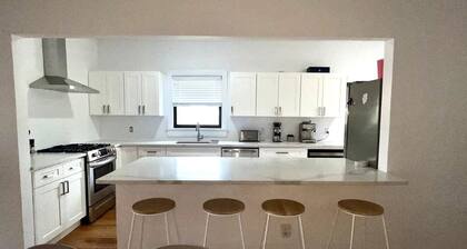 Courthouse Corner - Beautiful adobe, pet friendly