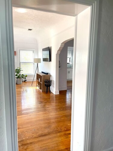 Courthouse Corner - Beautiful adobe, pet friendly