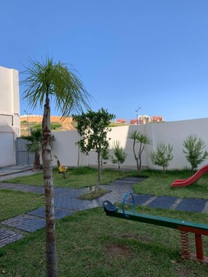 المنطقة المحيطة بالمنشأة