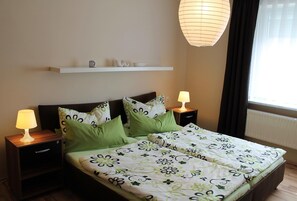 2 habitaciones, muebles diferentes y ropa de cama 