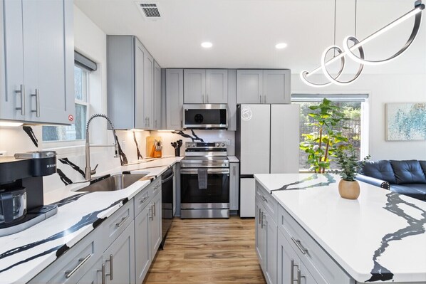 Fridge, microwave, oven, stovetop - Modern Midtown Escape Near Piedmont Park (Atlanta)