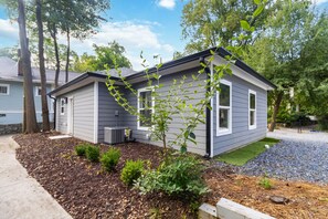 Property grounds - Modern Midtown Escape Near Piedmont Park (Atlanta)