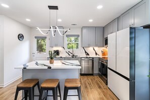 Fridge, microwave, oven, stovetop - Modern Midtown Escape Near Piedmont Park (Atlanta)