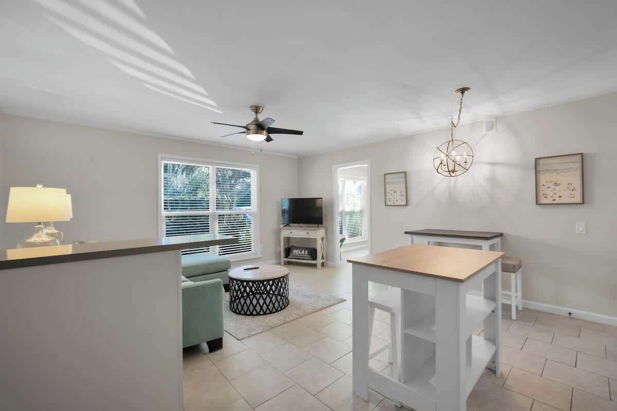 Bright Coastal Condo D4: Ground Floor, Near Coligny Plaza/sea Pines - Bluffton, SC