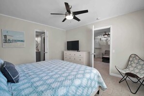 1 bedroom, iron/ironing board, free WiFi, bed sheets - Bright Coastal Condo D4: Ground Floor, Near Coligny Plaza/Sea Pines (Hilton Head Island)