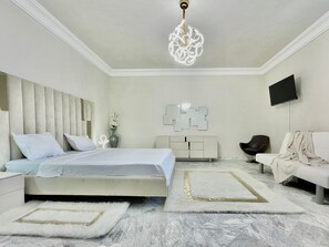 3 bedrooms, iron/ironing board, WiFi, bed sheets