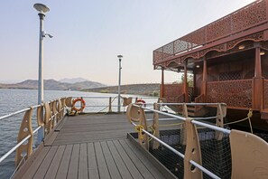 Mobile Home | Reception - Houseboat in Kevadia Near Statue of Unity (Garudeshwar)