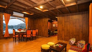 Mobil Karavan | Tempat makan