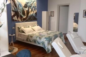 1 bedroom, in-room safe, iron/ironing board, WiFi - Queen of Peace Apartments & Suites with Sauna-Suite King Deluxe (Monopoli)