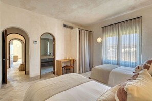 2 室のベッドルーム、デスク、アイロン / アイロン台、WiFi