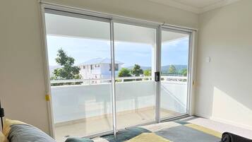 4 bedrooms, WiFi, bed sheets