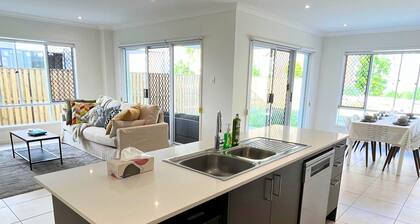 Sleeps 8 ! New Furnished House Near City! Sleeps 8! Modern Cozy Retreat!