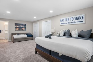 5 habitaciones, escritorio y tabla de planchar con plancha 