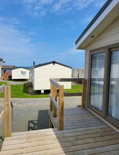 A Cosy Lodge Family Retreat by the Tide, Where Comfort and Joy Reside!