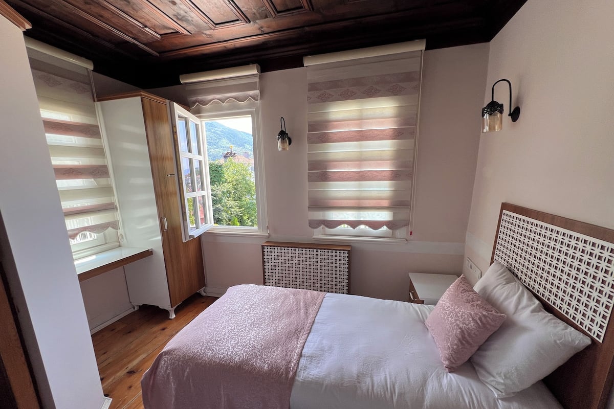 Standard Single Room | In-room safe, laptop workspace, free WiFi