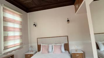 Standard Double Room, Garden View | In-room safe, laptop workspace, soundproofing, free WiFi