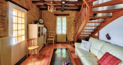 Stone house with a terrace, ideal for 4 people