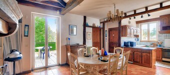 Stone house with a terrace, ideal for 4 people