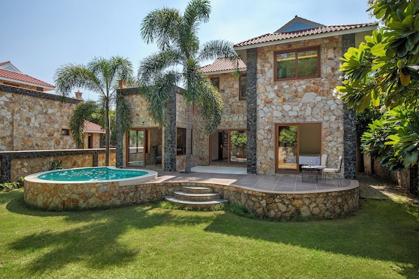 1 quarto, cofres nos quartos, escrivaninha, cortinas blackout