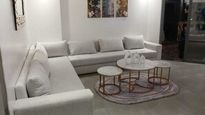 Living area - Appartement élégant avec piscine et emplacement distinctif . (Cabo Negro)