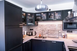 Shared kitchen - 4 Cats Shelter Apartments (Cák)