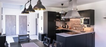 4 Cats Shelter Apartments