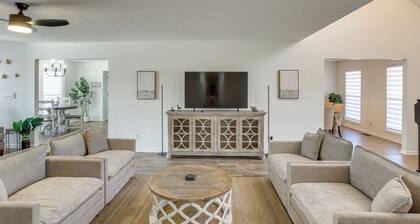 Private Deck & Game Room: Portland Group Getaway