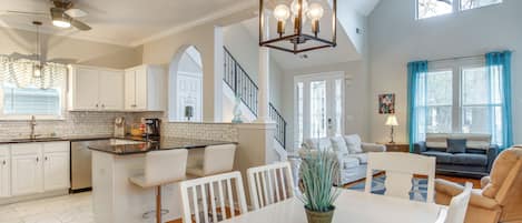 House (3 Bedrooms) | Interior
