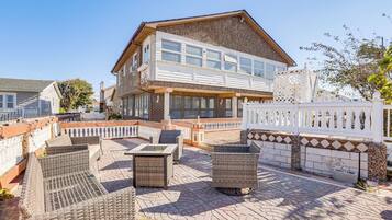 House (4 Bedrooms) | Front of property