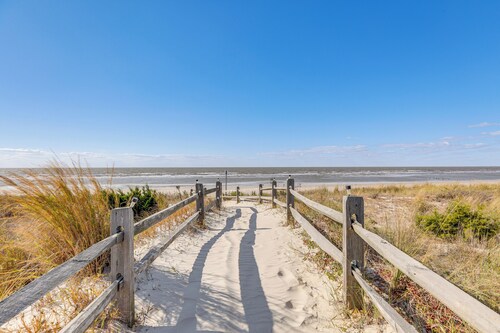 Beachfront Home ~ 7 Mi to Cape May!