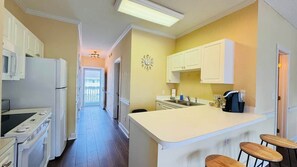 Fridge, microwave, oven, stovetop - Adorable 1BR condo with pool view at Magnolia (Myrtle Beach)