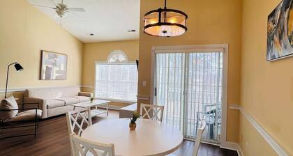 Adorable 1BR condo with pool view at Magnolia