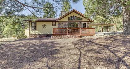 1 Mi to Downtown Ruidoso: Peaceful Forested Cabin!