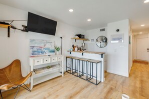 Apartment (1 Bedroom) | Interior - Steps to Beach: Corpus Christi Condo w/ Balcony (Corpus Christi)