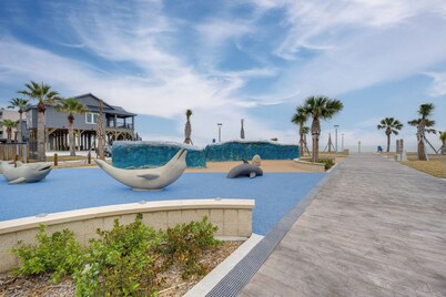 Steps to Beach: Corpus Christi Condo w/ Balcony