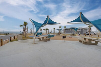 Steps to Beach: Corpus Christi Condo w/ Balcony