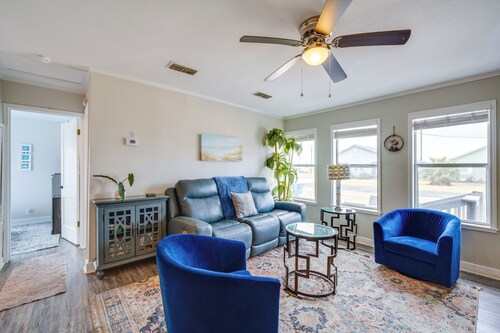 Walk to Beach & Pier: Updated Abode in Rockport!