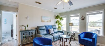 Walk to Beach & Pier: Updated Abode in Rockport!