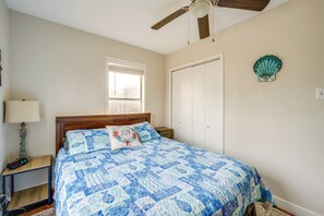 Apartment (2 Bedrooms) | Interior - Walk Dtwn: Pet-friendly Townhome in Rockport (Rockport)