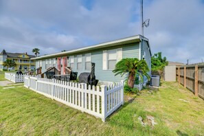 Apartment (2 Bedrooms) | Interior - Walk Dtwn: Pet-friendly Townhome in Rockport (Rockport)