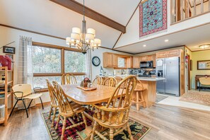 House (3 Bedrooms) | Interior