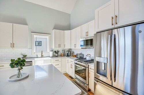 Newly Built Home w/ Mtn Views in Black Mountain!